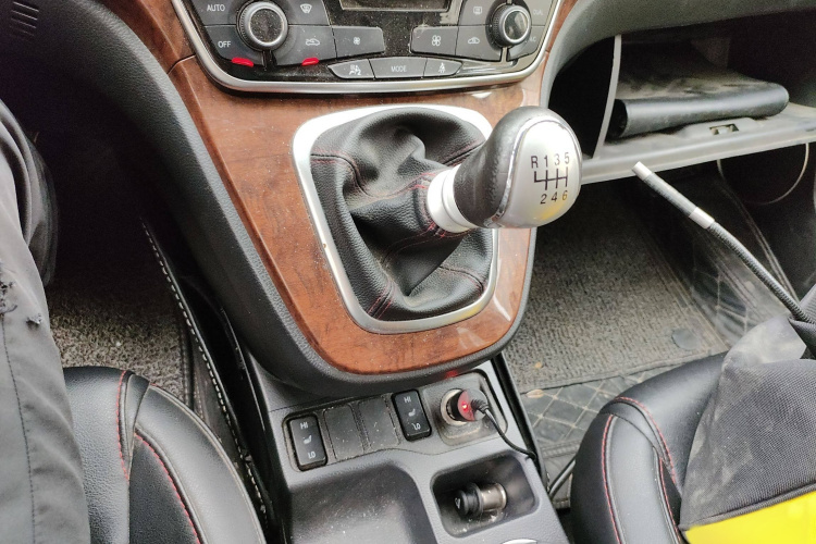 哈弗H6 2017款 红标 运动版 1.5T 手动两驱精英型局部细节18