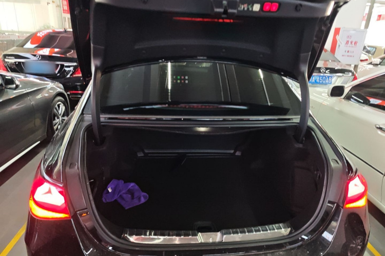 奔驰E级 2024款 改款 E 300 L 时尚运动型机舱底盘23