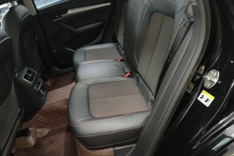 奥迪Q5L 2018款 45 TFSI 尊享时尚型 国VI中控内饰7004