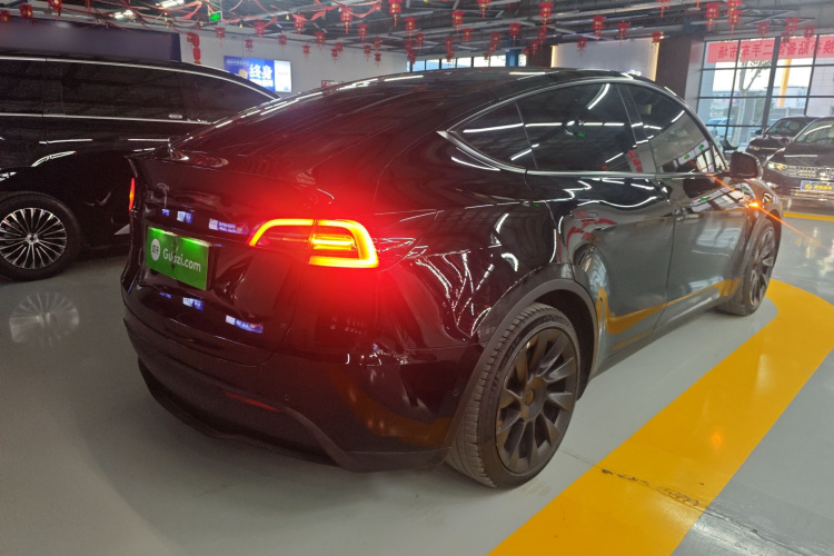 特斯拉 Model Y 2021款 标准续航后驱版车身外观7