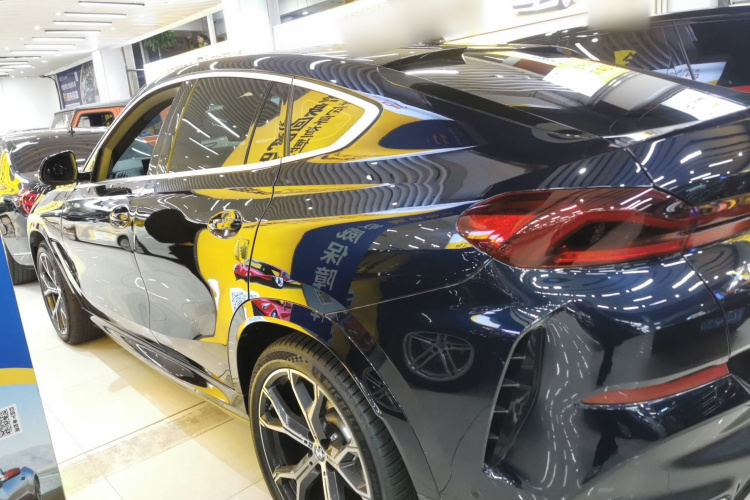 宝马X6 2023款 xDrive40i 尊享型 M运动套装车身外观4