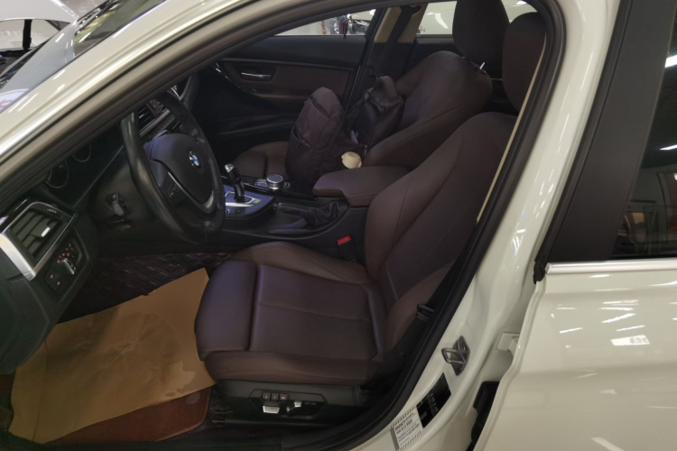 宝马3系 2019款 320Li 时尚型中控内饰19