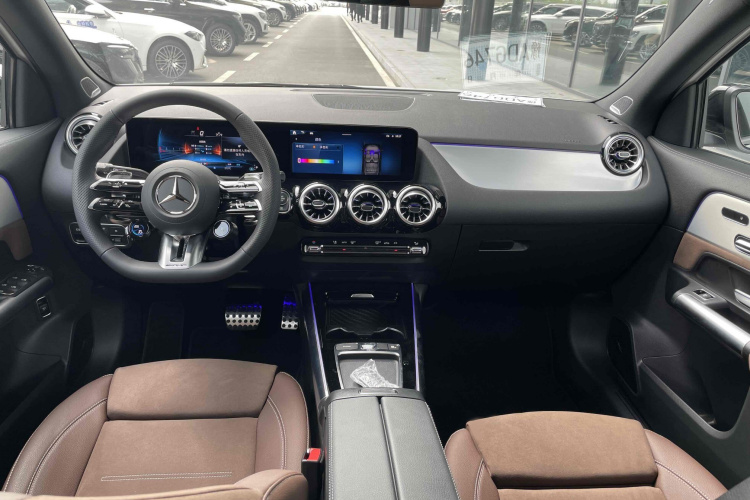 奔驰GLA AMG 2024款 AMG GLA 35 4MATIC中控内饰7001