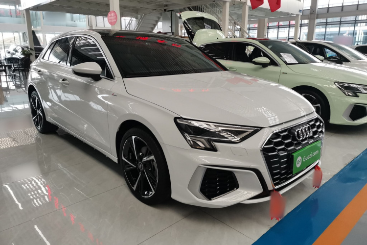 奥迪A3 2023款 改款 Sportback 35 TFSI 时尚运动型车身外观3