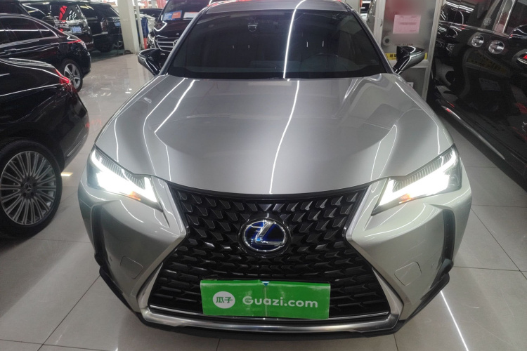 雷克萨斯UX 2020款 260h 探·酷版车身外观2