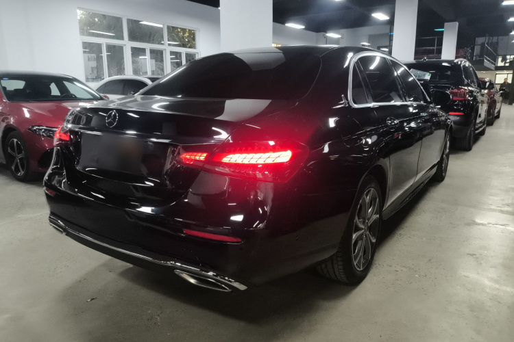 奔驰E级 2020款 改款 E 300 L 运动时尚型车身外观7