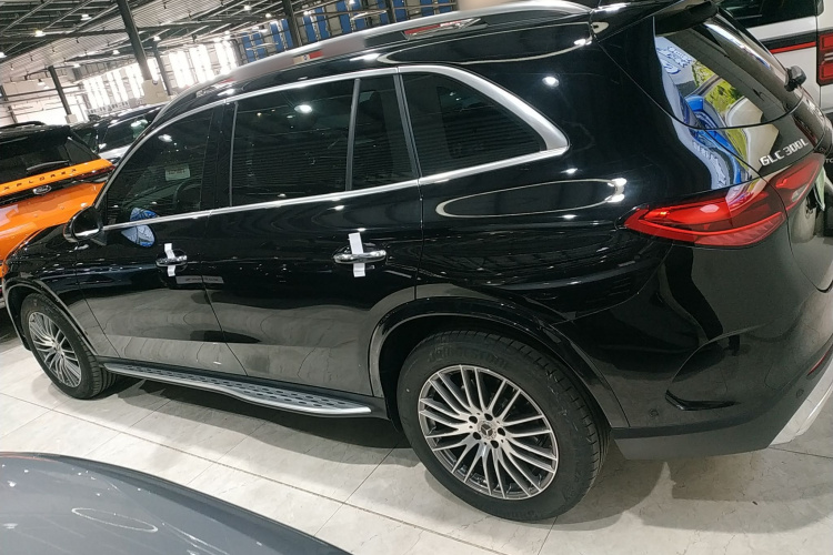 奔驰GLC 2024款 GLC 300 L 4MATIC 动感型 5座车身外观4