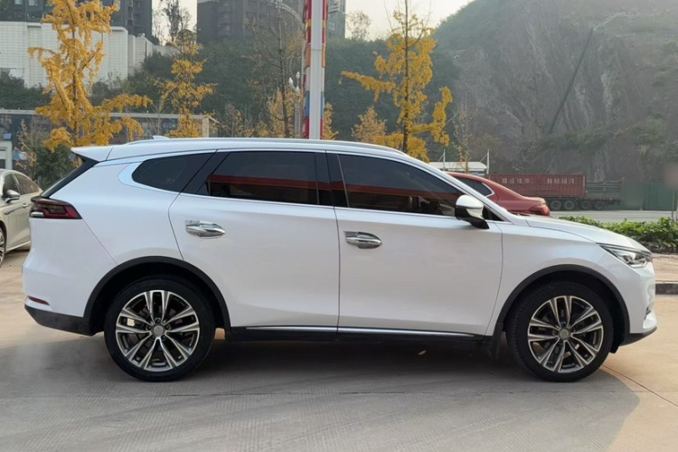 比亚迪 唐 2018款 2.0T 自动智联尊贵型 7座 国V车身外观6009