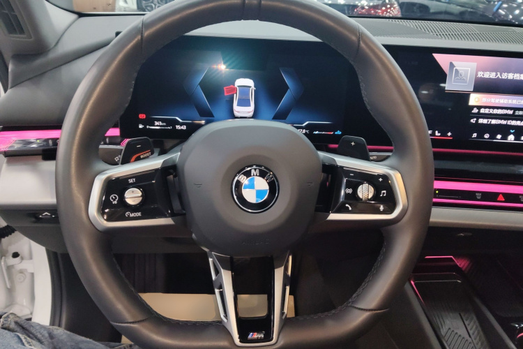 宝马5系 2024款 530Li 领先型 M运动套装中控内饰13