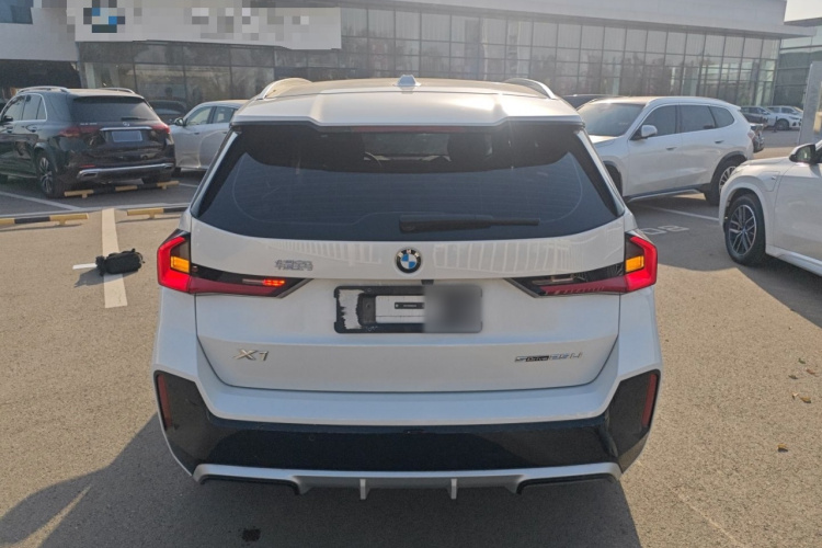 宝马X1 2023款 sDrive25Li M运动套装车身外观6