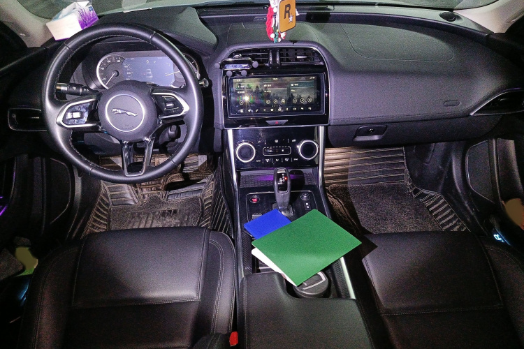 捷豹XEL 2020款 2.0T 200PS S进取优雅版中控内饰7002
