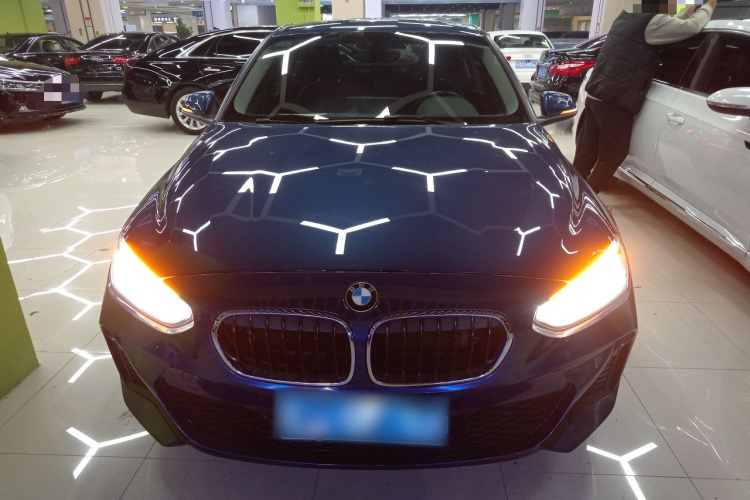 宝马1系 2021款 改款 120i M运动版车身外观2