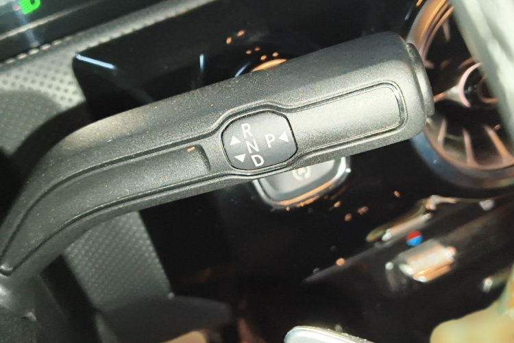 奔驰A级 2022款 改款三 A 200 L 运动轿车时尚型局部细节18