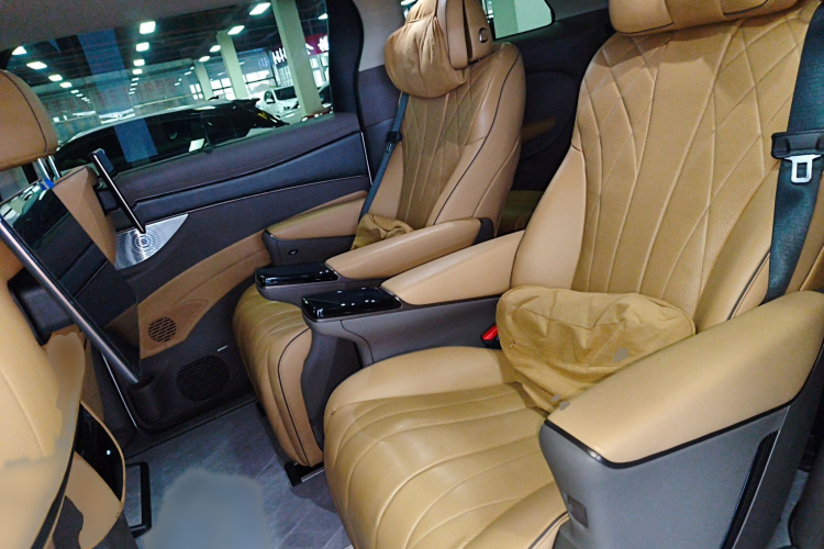 腾势D9 2024款 DM-i 980 四驱尊荣型中控内饰7004