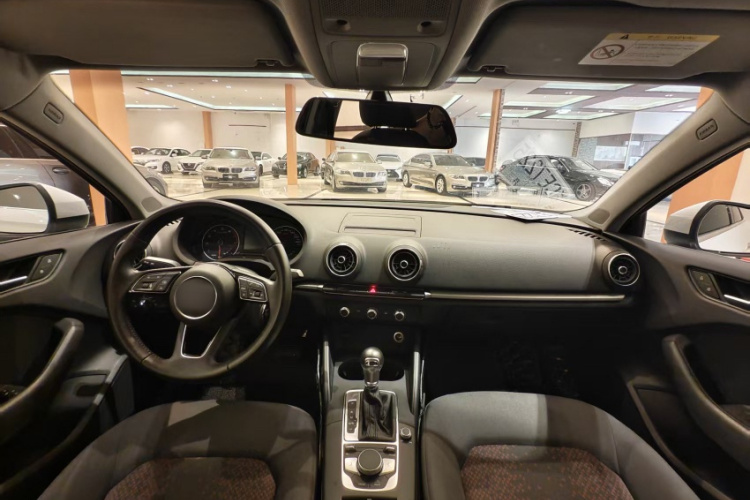 奥迪A3 2018款 30周年年型 Limousine 35 TFSI 进取型中控内饰7001