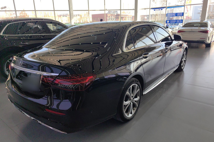 奔驰E级 2021款 E 300 L 运动时尚型车身外观7