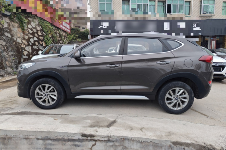 现代 途胜 2015款 1.6T 双离合两驱智能型车身外观4