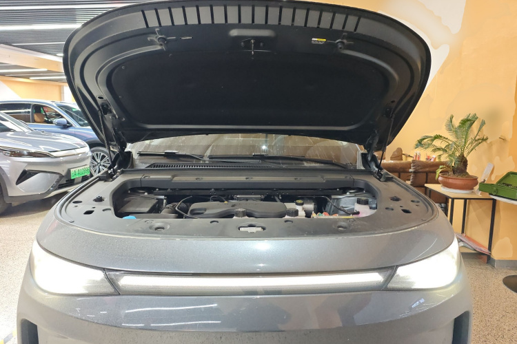 零跑汽车 零跑C10 2024款 210激光雷达版机舱底盘24