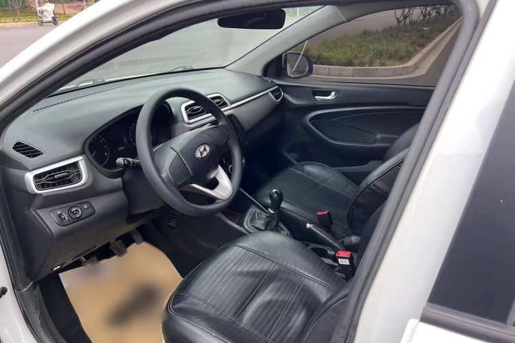 现代 瑞纳 2020款 1.4L 手动GL焕新版中控内饰7002