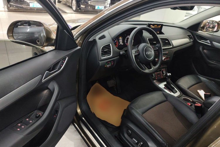 奥迪Q3 2017款 30 TFSI 时尚型中控内饰20