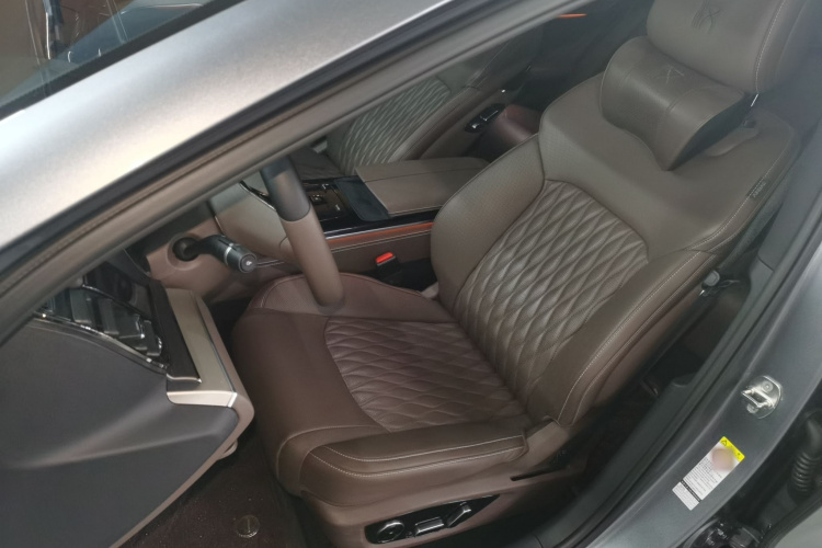 比亚迪 汉 2023款 DM-i 冠军版 121KM 尊贵型局部细节19