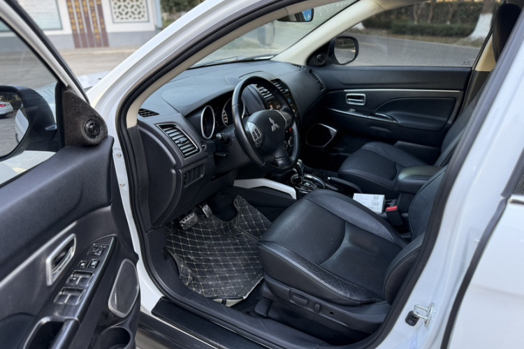 三菱 劲炫ASX 2020款 2.0L CVT智领版中控内饰7003