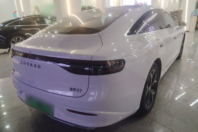 鸿蒙智行 智界S7 2025款 855km Max车身外观7