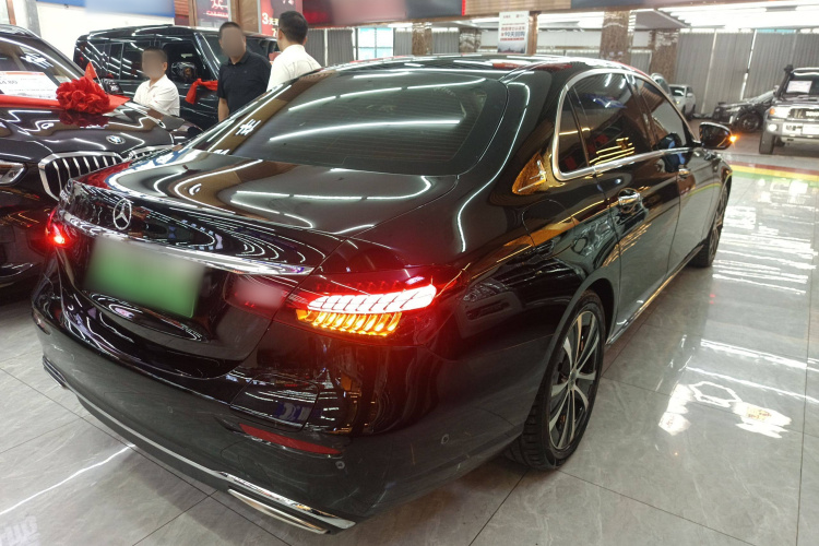 奔驰E级新能源 2022款 改款 E 350 e L 插电式混合动力轿车车身外观7