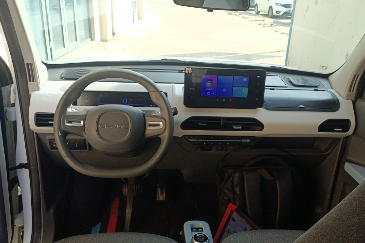 吉利银河 2024款 熊猫mini 200km 耐力熊中控内饰12