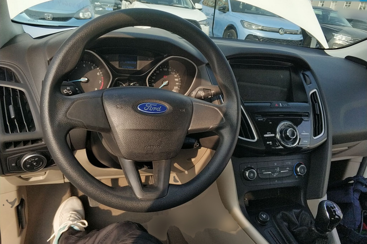 福特 福克斯 2015款 三厢 1.6L 手动舒适型中控内饰7002