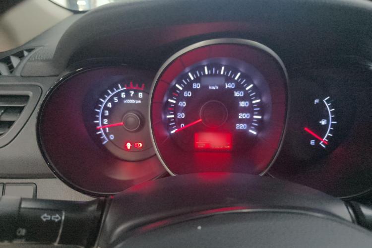 起亚K2 2015款 三厢 1.4L AT GLS中控内饰7003