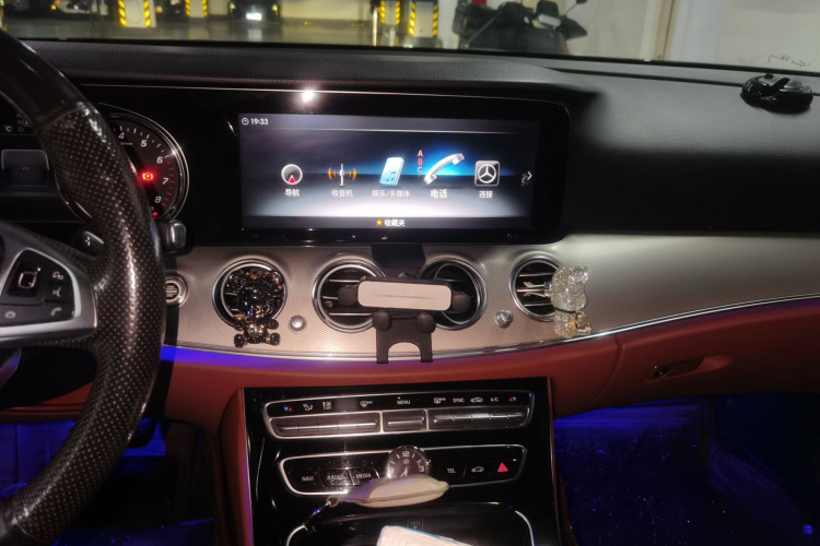 奔驰E级 2017款 改款 E 300 运动型局部细节16