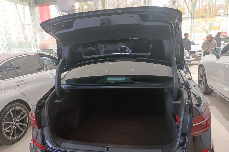 大众 帕萨特 2025款 出众款 330TSI 星空精英版机舱底盘23