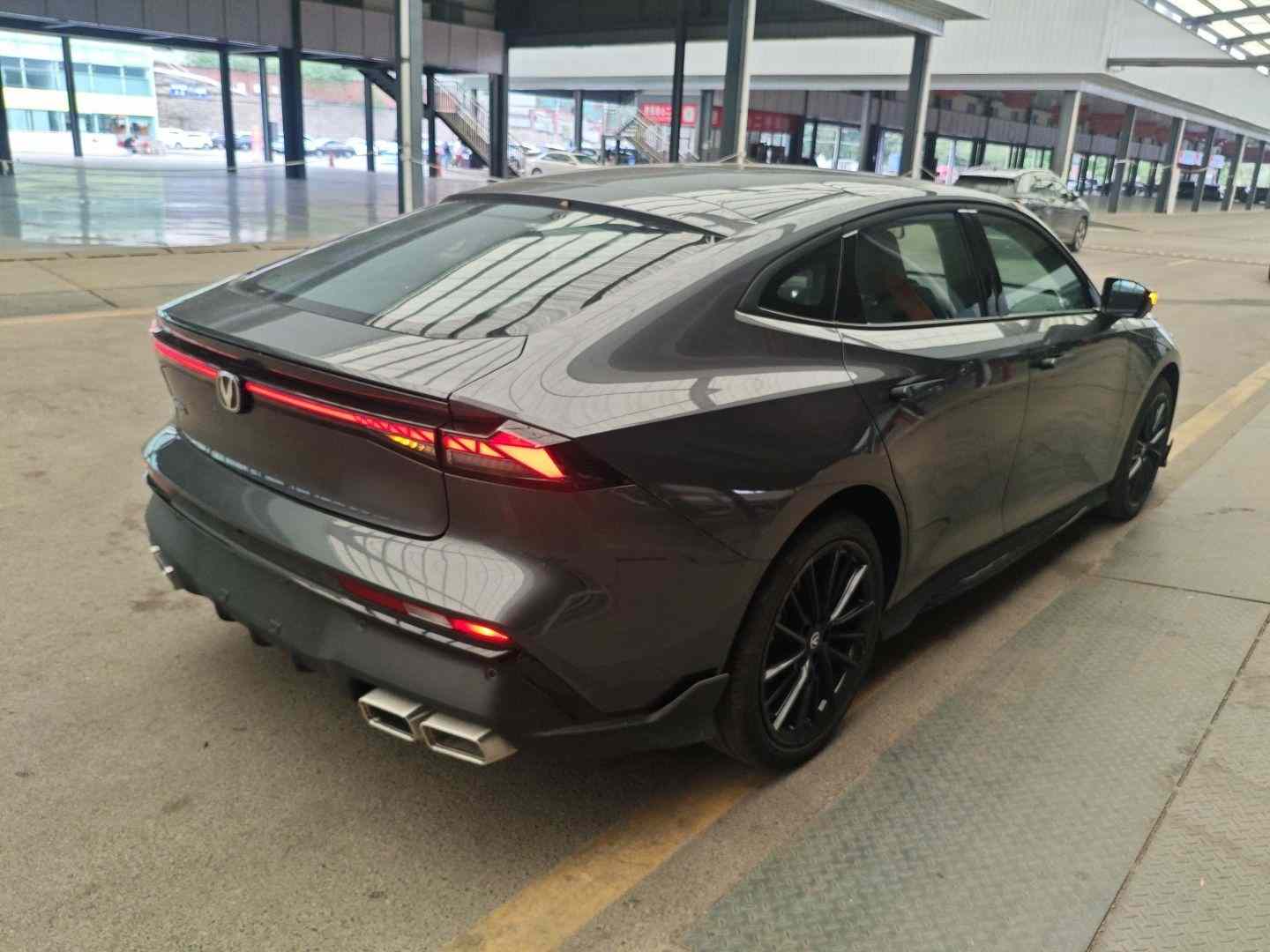长安UNI-V 2024款 1.5T 尊贵运动型(2)
