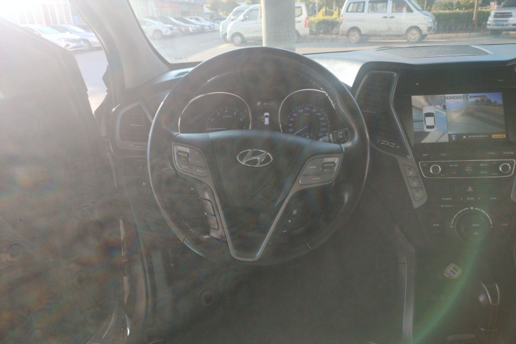 现代 胜达 2017款 2.0T 自动四驱智能型 7座中控内饰13