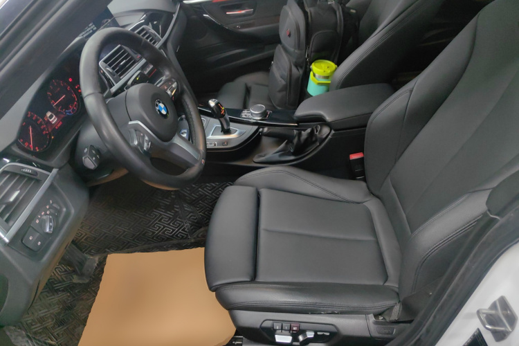 宝马3系GT 2019款 320i M运动套装局部细节19