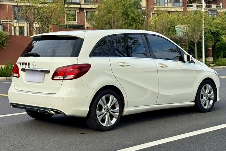 奔驰B级 2019款 B 200 动感型车身外观6006