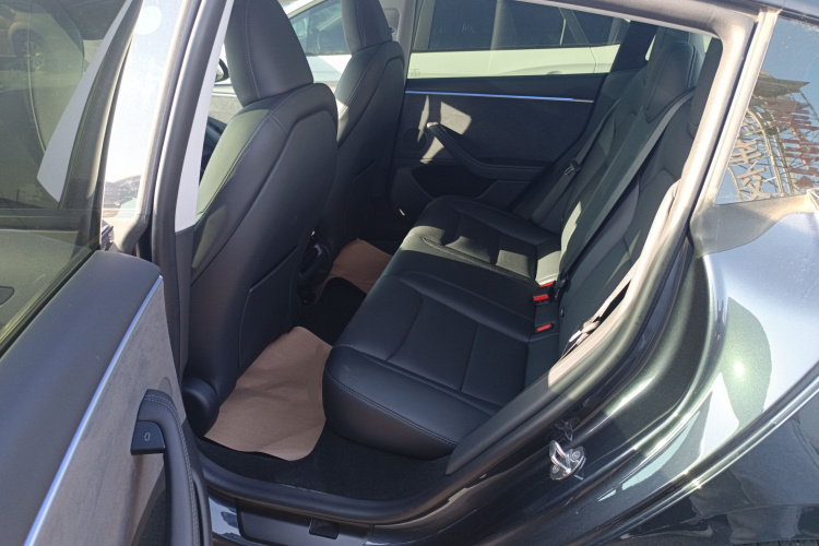 特斯拉 Model 3 2023款 长续航全轮驱动版中控内饰21