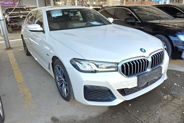 宝马5系新能源 2022款 改款三 535Le 先锋版M运动套装车身外观3