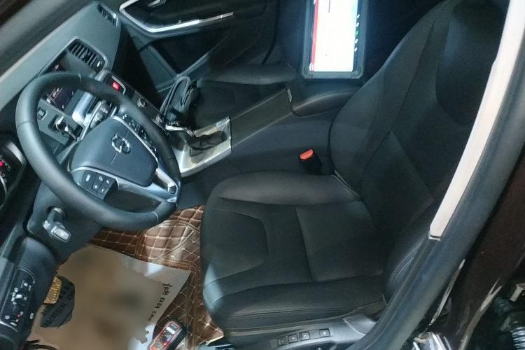 沃尔沃S60 2018款 S60L T3 智进进取版中控内饰19