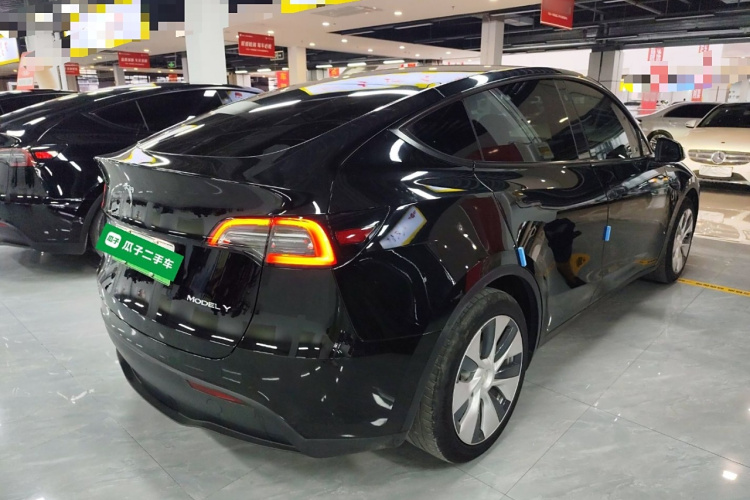 特斯拉 Model Y 2021款 标准续航后驱版车身外观7