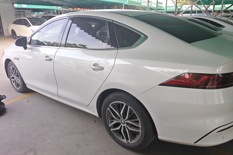 比亚迪 秦PLUS 2021款 EV 510KM 出行版车身外观4