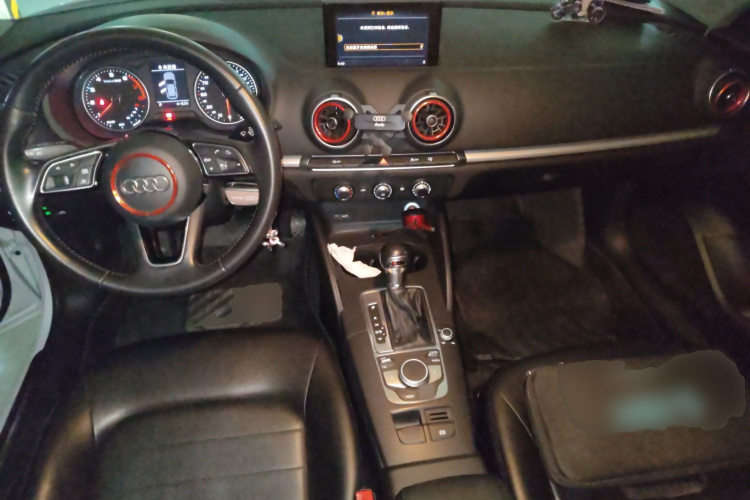 奥迪A3 2017款 Sportback 35 TFSI 进取型中控内饰12