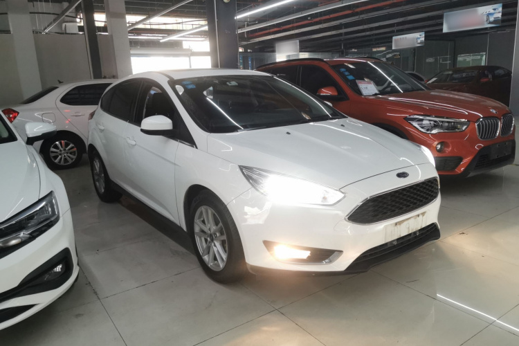 福特 福克斯 2018款 两厢经典 EcoBoost 180 自动精英型车身外观3