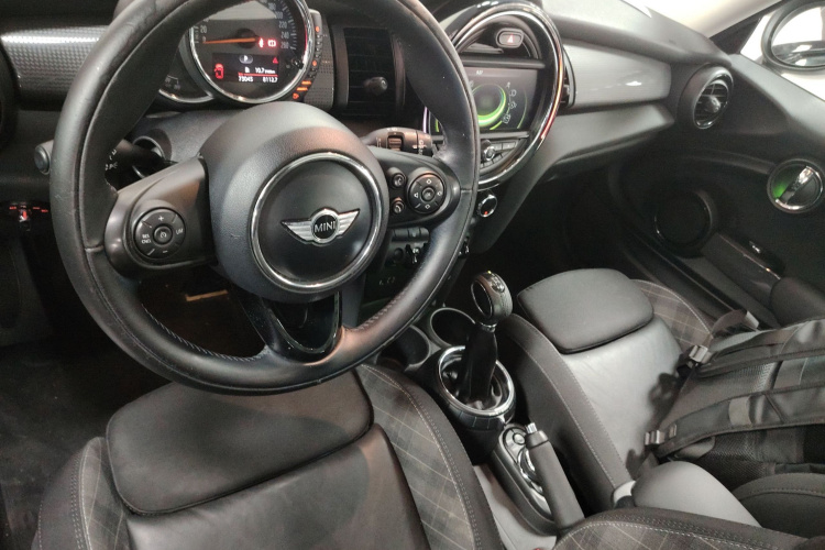 MINI 2016款 1.5T COOPER 先锋派中控内饰7002