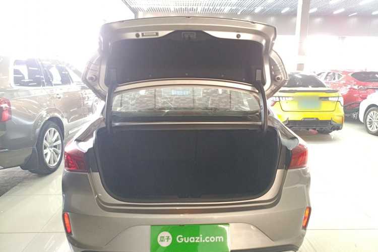 长安 逸动 2021款 PLUS 蓝鲸NE 1.4T GDI DCT旗舰型机舱底盘23