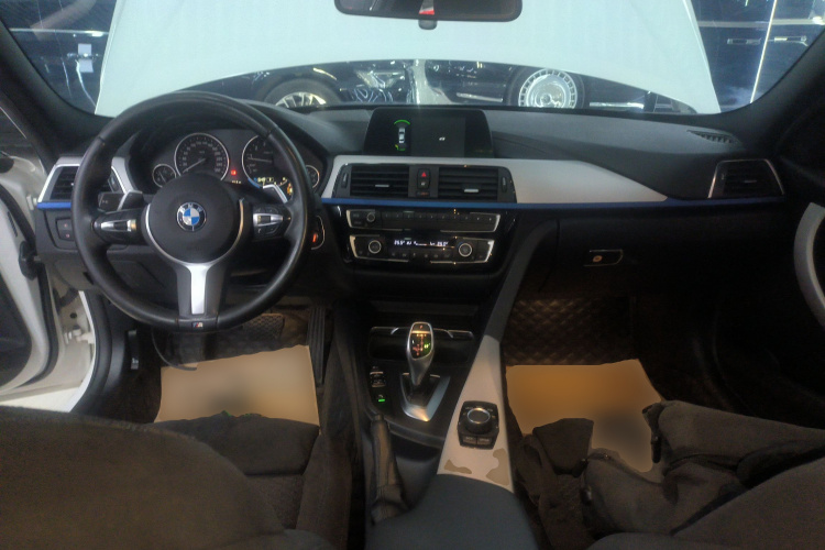 宝马3系 2018款 320i M运动套装中控内饰12