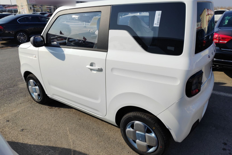 吉利银河 2024款 熊猫mini 200km 耐力熊车身外观4