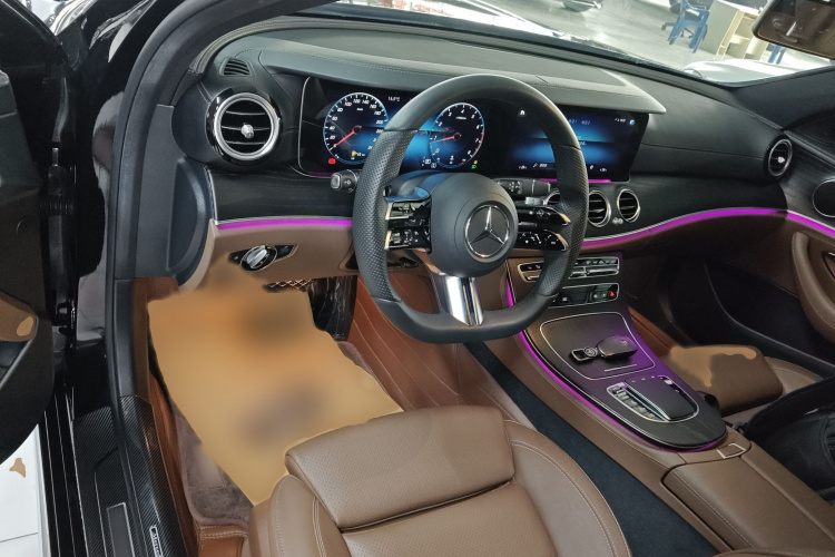 奔驰E级 2022款 改款二 E 260 L 运动型 4MATIC中控内饰7002