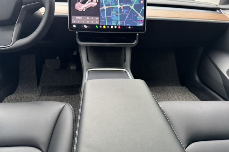 特斯拉 Model 3 2021款 标准续航后驱升级版 3D6中控内饰7006